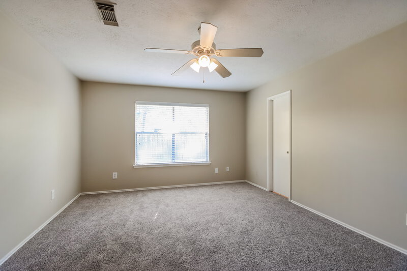 1,785/Mo, 10331 Mist Ln Houston, TX 77070 Main Bedroom View 2