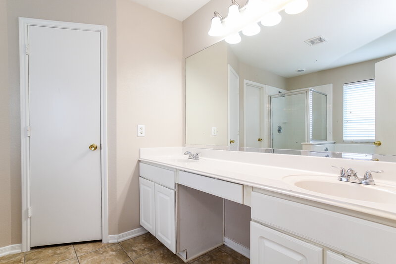 1,710/Mo, 12231 Hawthorne Hill Cir Humble, TX 77346 Main Bathroom View