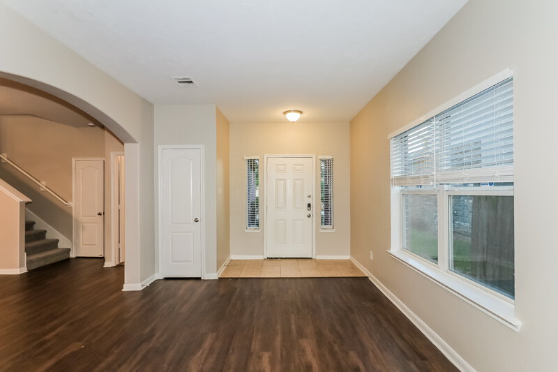 2,115/Mo, 13118 Majestic Place Ct Houston, TX 77047 Living Room View