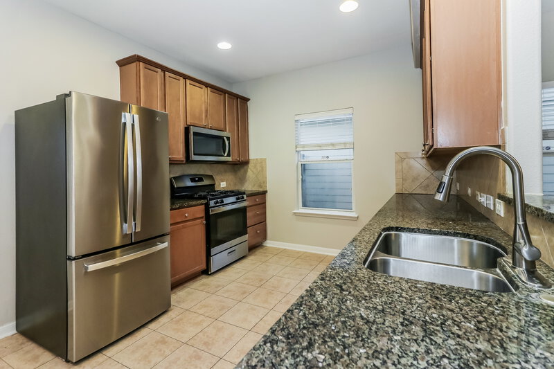 2,115/Mo, 13118 Majestic Place Ct Houston, TX 77047 Kitchen View
