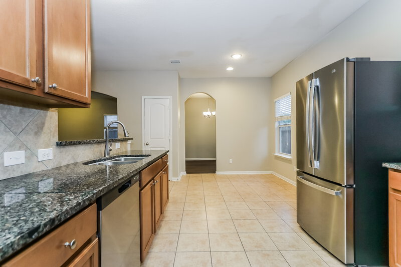 2,115/Mo, 13118 Majestic Place Ct Houston, TX 77047 Kitchen View 2