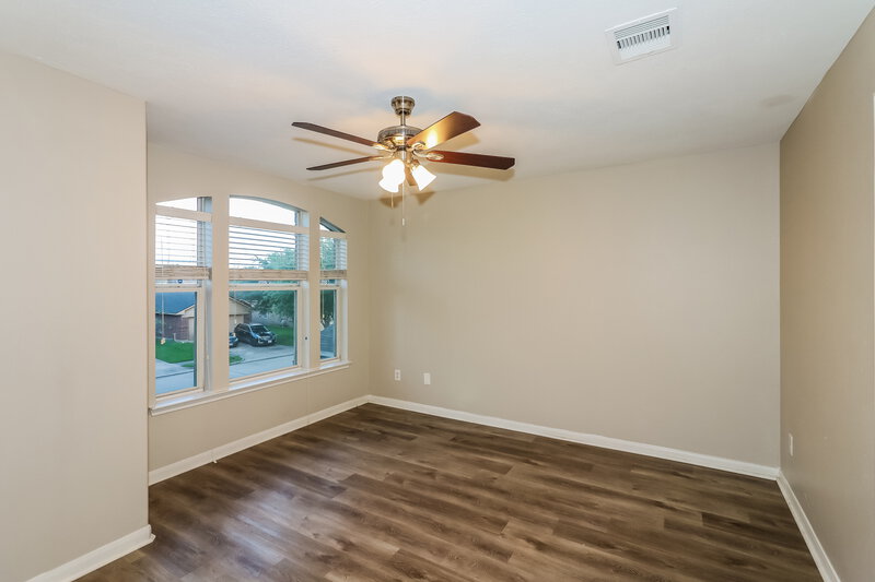 2,115/Mo, 13118 Majestic Place Ct Houston, TX 77047 Main Bedroom View