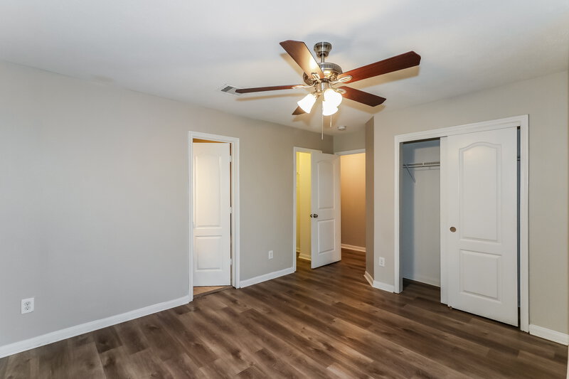 2,115/Mo, 13118 Majestic Place Ct Houston, TX 77047 Main Bedroom View 2