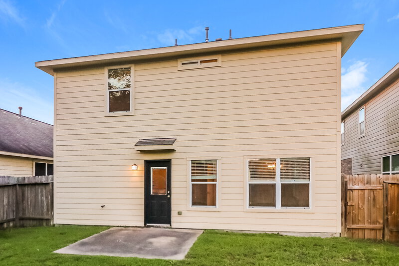 2,115/Mo, 13118 Majestic Place Ct Houston, TX 77047 Rear View