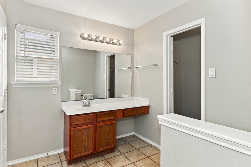 1,685/Mo, 16406 Chandler Ridge Ln Cypress, TX 77429 Primary Bathroom View