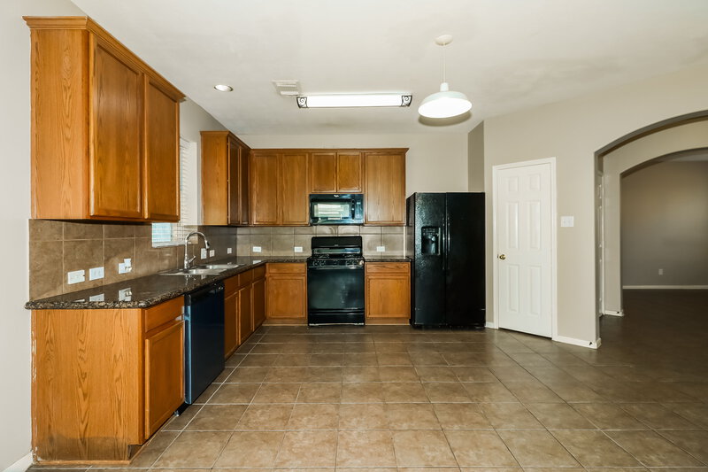 0/Mo, 19902 Owens Trace Ln Katy, TX 77449 Kitchen View 2