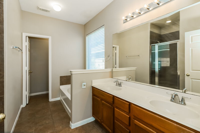 0/Mo, 19902 Owens Trace Ln Katy, TX 77449 Main Bathroom View