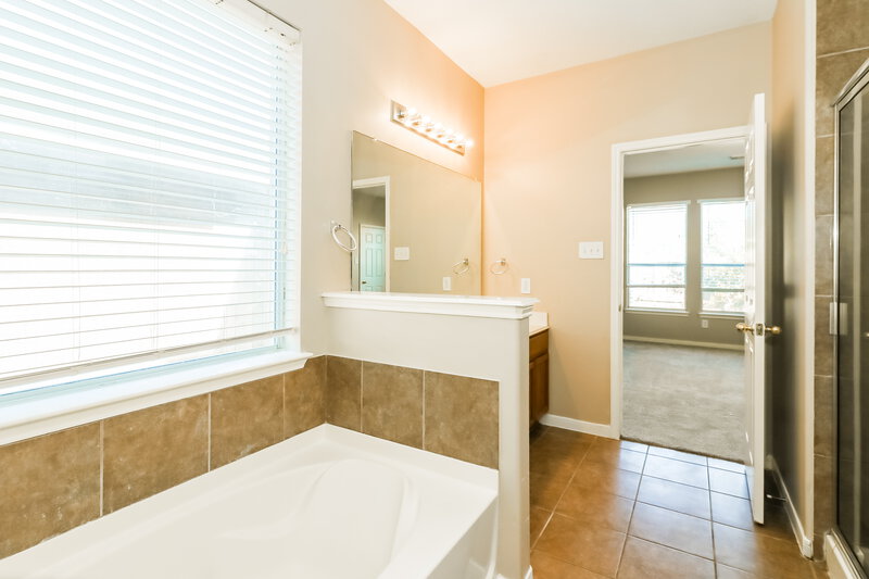 0/Mo, 19902 Owens Trace Ln Katy, TX 77449 Main Bathroom View 2