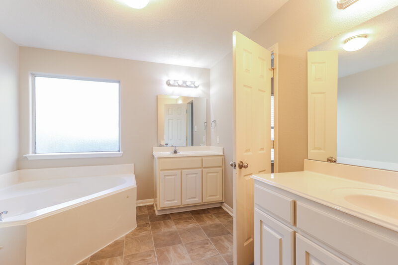 2,030/Mo, 28706 Little River Ct Spring, TX 77386 Main Bathroom View