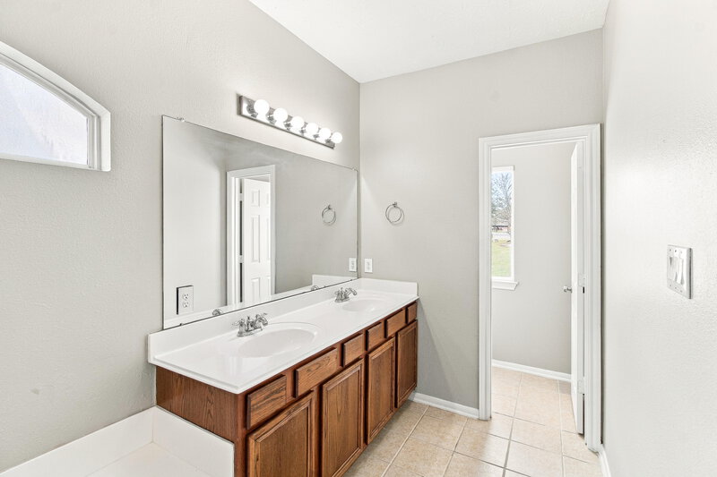 1,805/Mo, 814 Forest Ivy Ln Houston, TX 77067 Primary Bathroom View