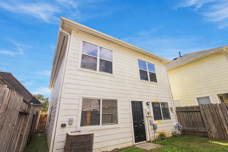 1,805/Mo, 814 Forest Ivy Ln Houston, TX 77067 Rear View 2