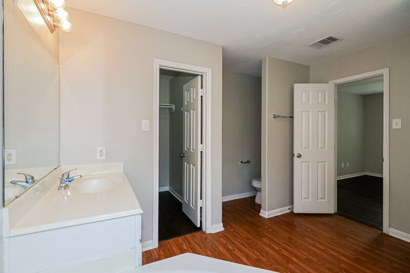 1,885/Mo, 4010 Cozy Trail Ct Richmond, TX 77469 Main Bathroom View 2