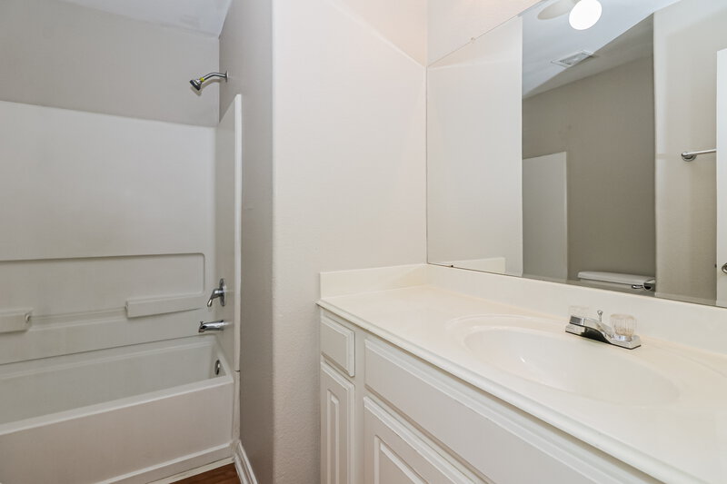 1,885/Mo, 4010 Cozy Trail Ct Richmond, TX 77469 Bathroom View
