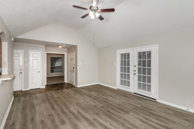 1,640/Mo, 6807 Highwind Bend Ln Katy, TX 77449 Living Room View 2