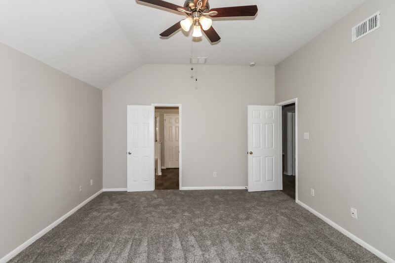 1,640/Mo, 6807 Highwind Bend Ln Katy, TX 77449 Main Bathroom View