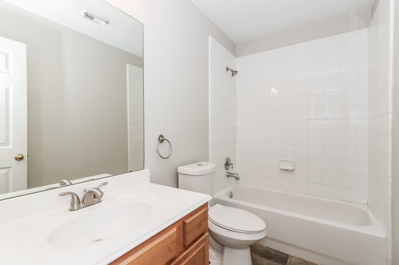 1,640/Mo, 6807 Highwind Bend Ln Katy, TX 77449 Bathroom View 2