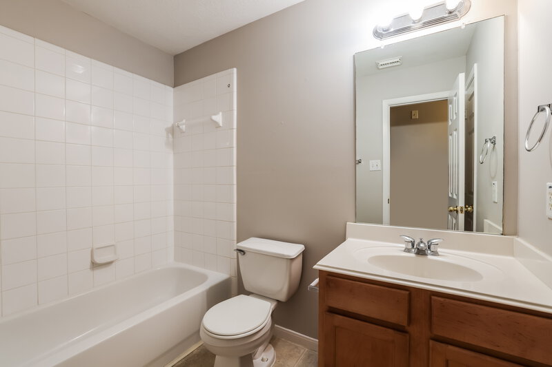 1,860/Mo, 19506 Buckland Park Dr Katy, TX 77449 Bathroom View