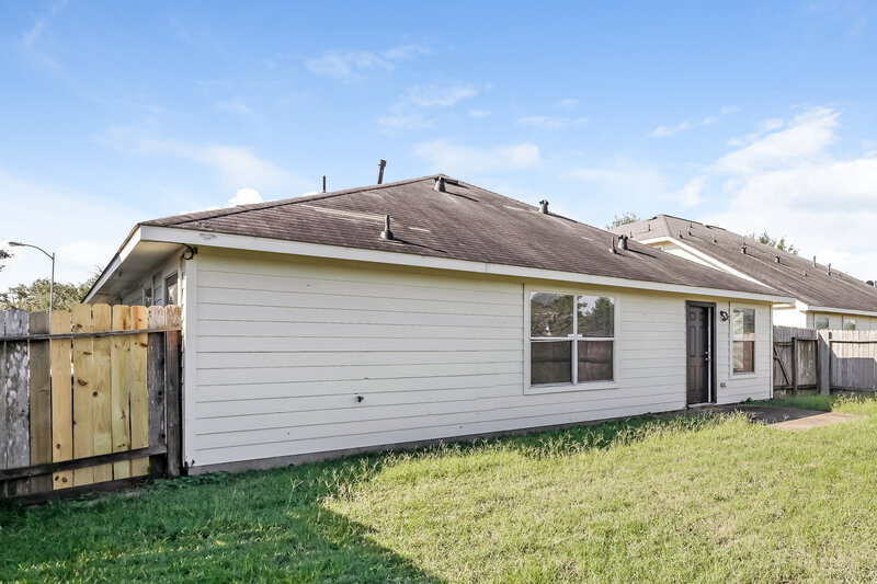 1,860/Mo, 19506 Buckland Park Dr Katy, TX 77449 Rear View