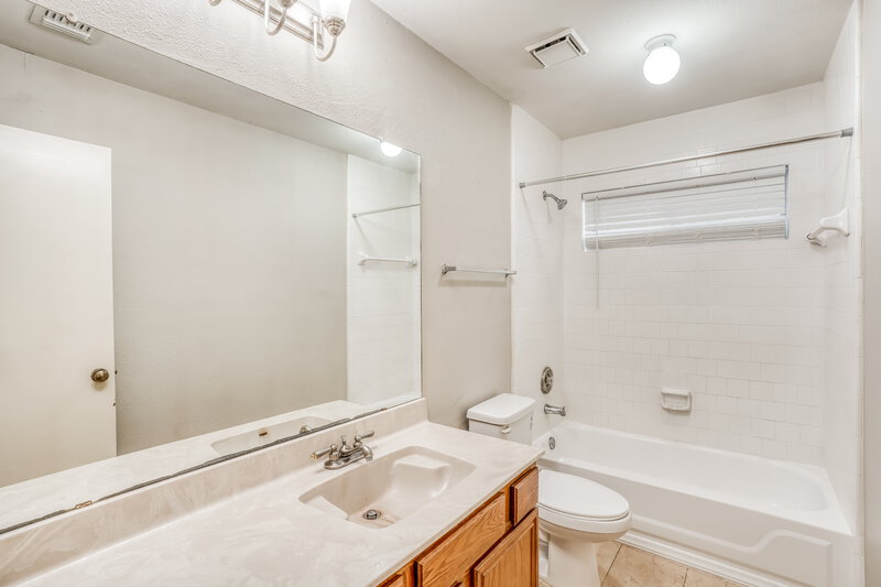 1,855/Mo, 19323 Bristlestar Dr Katy, TX 77449 Bathroom View