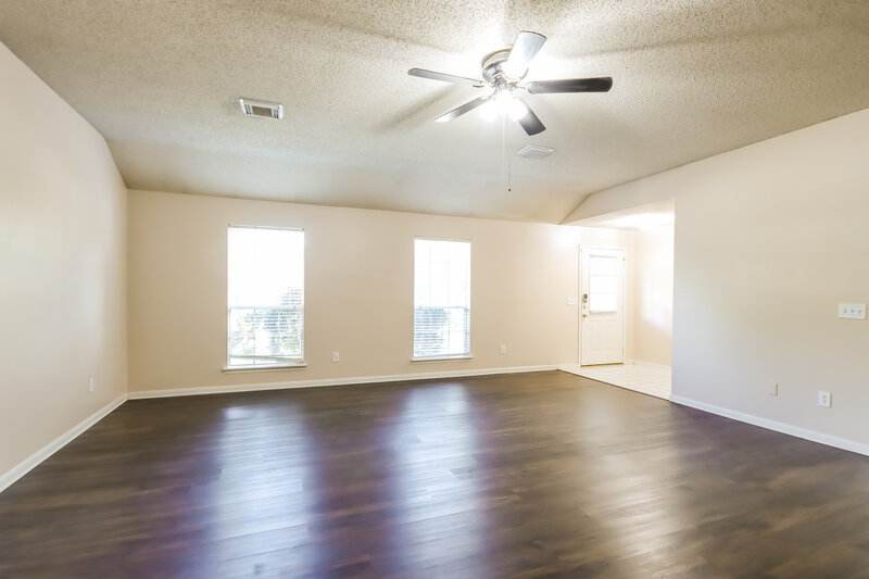 1,895/Mo, 7131 Maple Walk Dr Humble, TX 77346 Living Room View