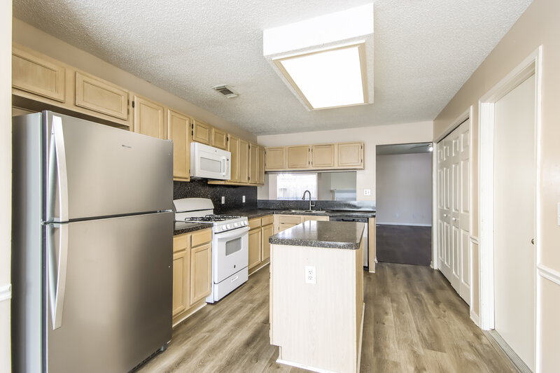 1,895/Mo, 7131 Maple Walk Dr Humble, TX 77346 Kitchen View