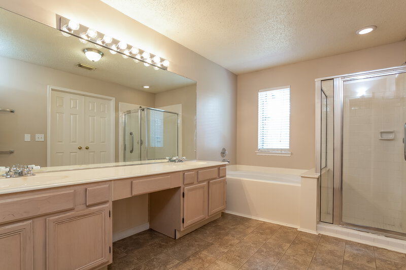 1,810/Mo, 7131 Maple Walk Dr Humble, TX 77346 Master Bathroom View