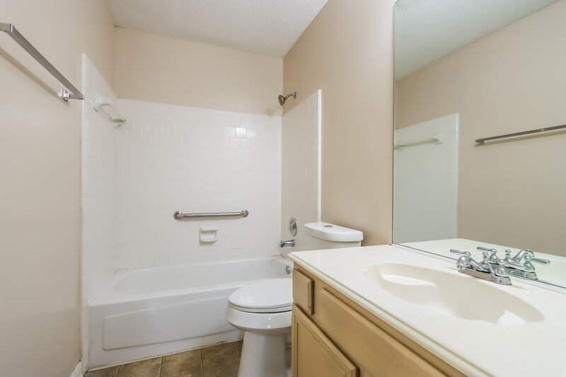 1,895/Mo, 7131 Maple Walk Dr Humble, TX 77346 Bathroom View