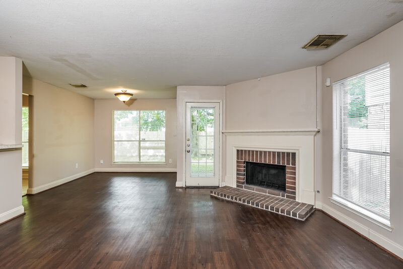 1,715/Mo, 8710 High Mountain Dr Houston, TX 77088 Living Room View