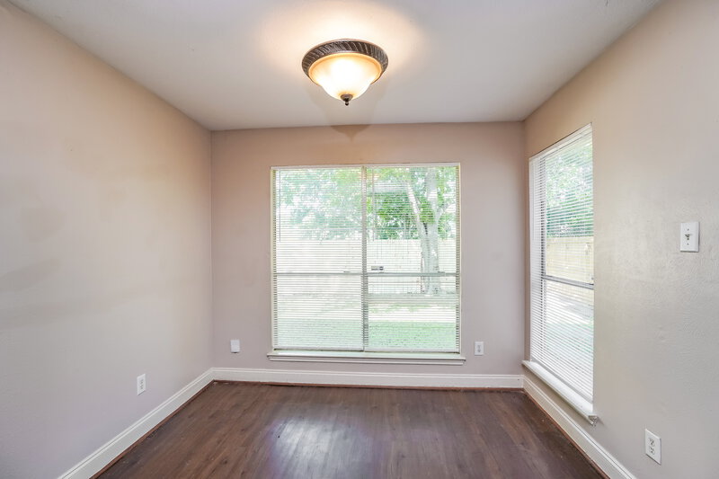 0/Mo, 8710 High Mountain Dr Houston, TX 77088 Dining Room View