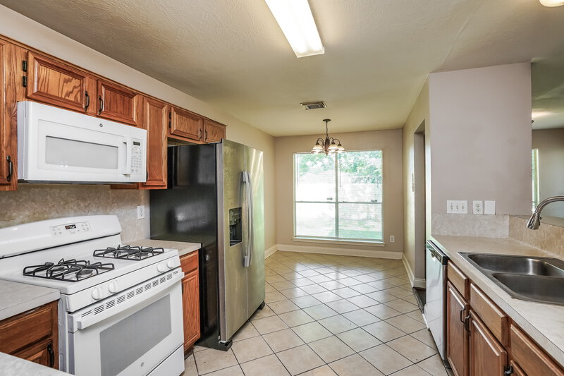 1,715/Mo, 8710 High Mountain Dr Houston, TX 77088 Kitchen View 2