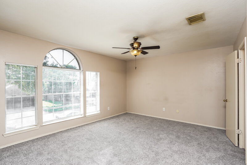 1,715/Mo, 8710 High Mountain Dr Houston, TX 77088 Main Bedroom View