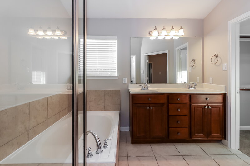 2,020/Mo, 19626 Little Pine Ln Katy, TX 77449 Main Bathroom View 2