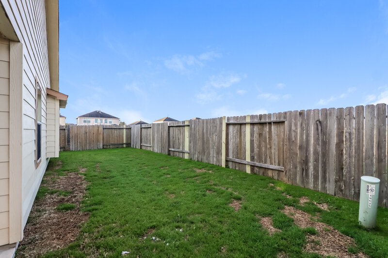 2,020/Mo, 19626 Little Pine Ln Katy, TX 77449 Backyard View