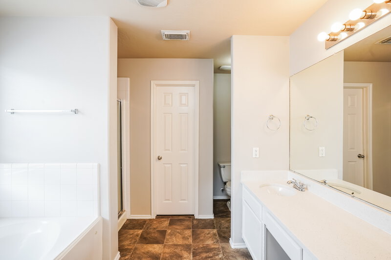 2,005/Mo, 2527 Floral Bloom Way Fresno, TX 77545 Main Bathroom View