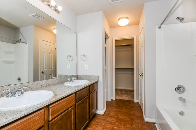 1,605/Mo, 2715 Sleepy Knoll Dr Spring, TX 77373 Main Bathroom View