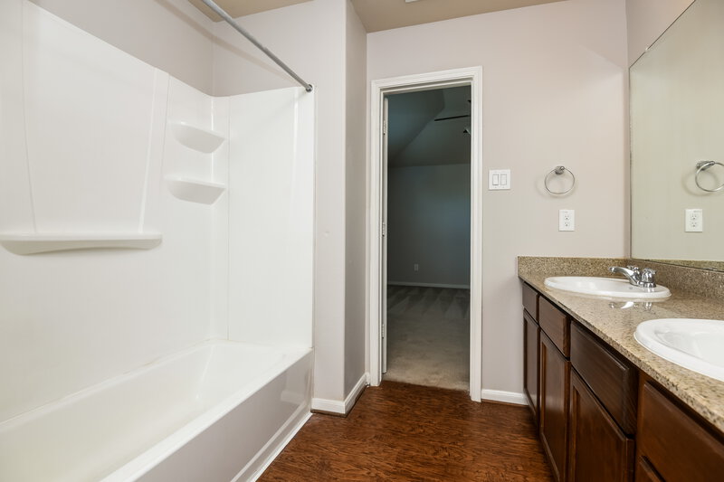 1,605/Mo, 2715 Sleepy Knoll Dr Spring, TX 77373 Main Bathroom View 2