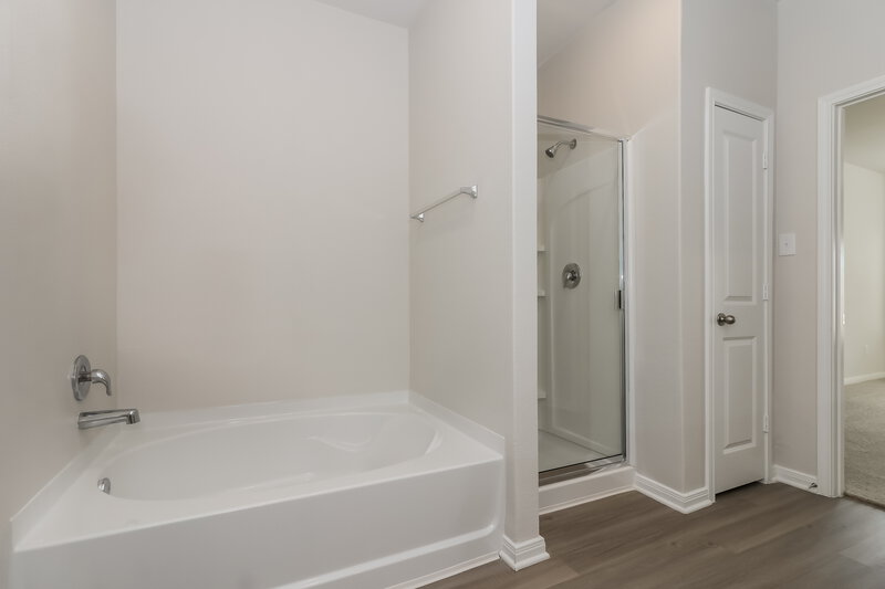 2,120/Mo, 428 Beechwood Hacienda Dr Katy, TX 77493 Main Bathroom View