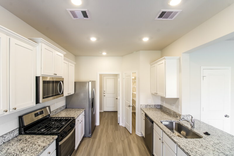 2,140/Mo, 413 Mystic Slopes Dr Katy, TX 77493 Kitchen View