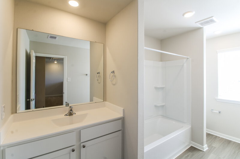 2,140/Mo, 413 Mystic Slopes Dr Katy, TX 77493 Bathroom View