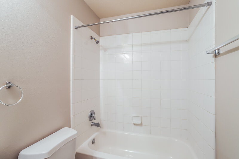 1,875/Mo, 10803 Tobar Falls Cir Houston, TX 77064 Bathroom View