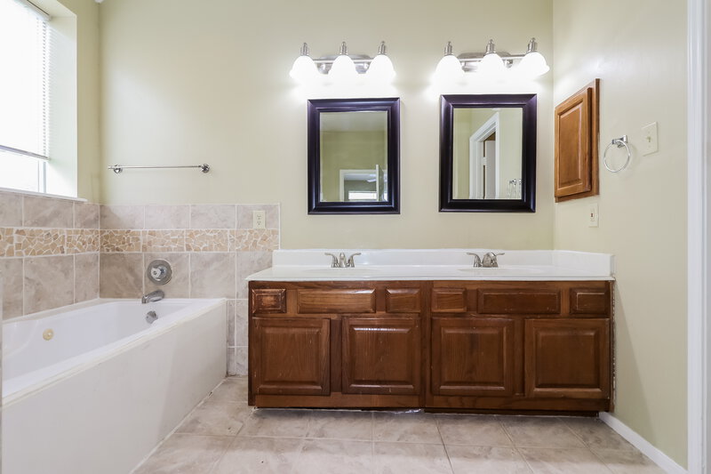 2,240/Mo, 20407 Avery Point Dr Katy, TX 77449 Main Bathroom View