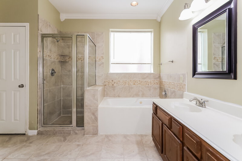 2,240/Mo, 20407 Avery Point Dr Katy, TX 77449 Main Bathroom View 2