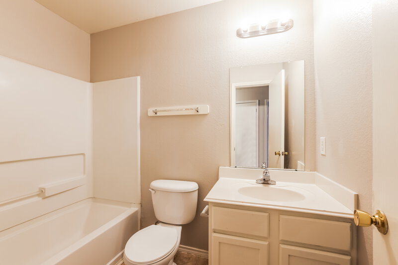 1,805/Mo, 20919 Imperial Landing Ln Katy, TX 77449 Bathroom View 2