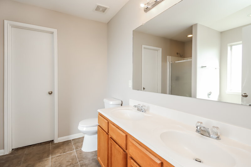 2,470/Mo, 1810 Skipwood Dr Missouri City, TX 77489 Main Bathroom View