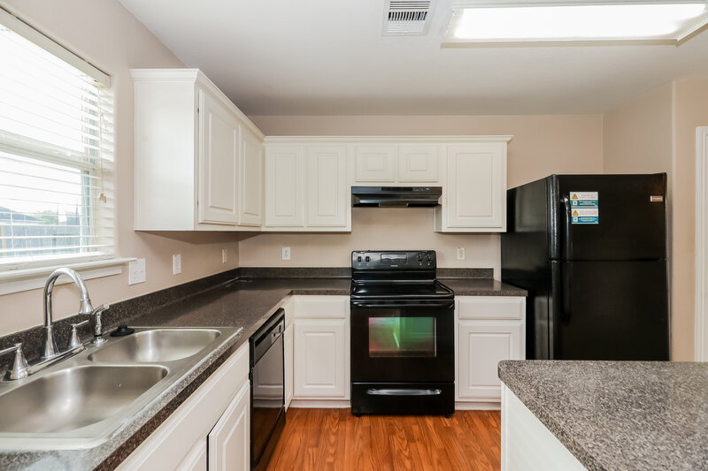 1,800/Mo, 4019 Enclave Mist Ln Richmond, TX 77469 Kitchen View