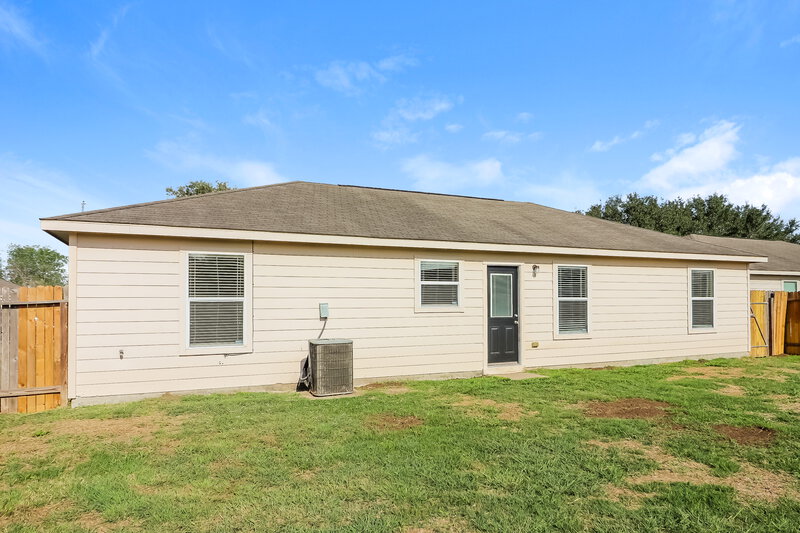 1,800/Mo, 4019 Enclave Mist Ln Richmond, TX 77469 Rear View 2
