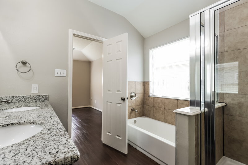 1,695/Mo, 3610 Fiorella Way Humble, TX 77338 Main Bathroom View