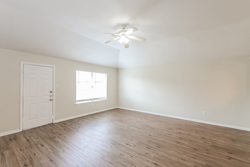 2,500/Mo, 12226 Scarlet River Dr Houston, TX 77044 Living Room View 2