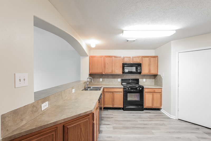 2,500/Mo, 12226 Scarlet River Dr Houston, TX 77044 Kitchen View