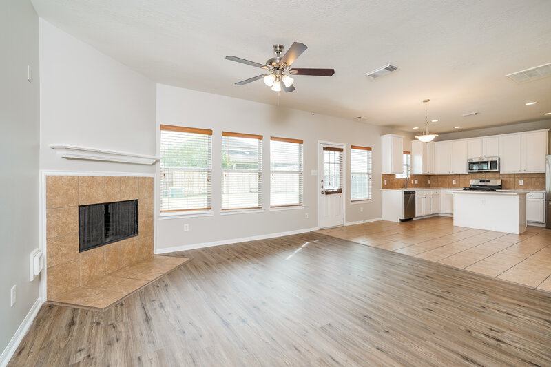 3,320/Mo, 12919 Candlewood Glen Ln Houston, TX 77014 Living Room View